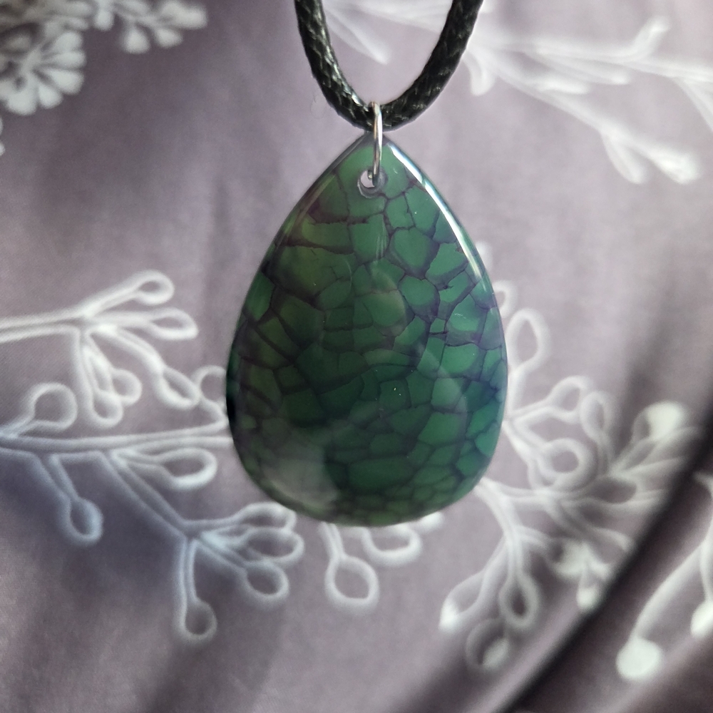 Elegant Green Teardrop Pendant Necklace